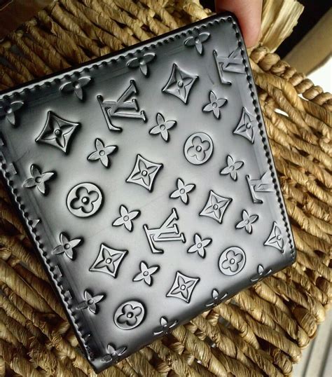 louis vuitton wallet engraved